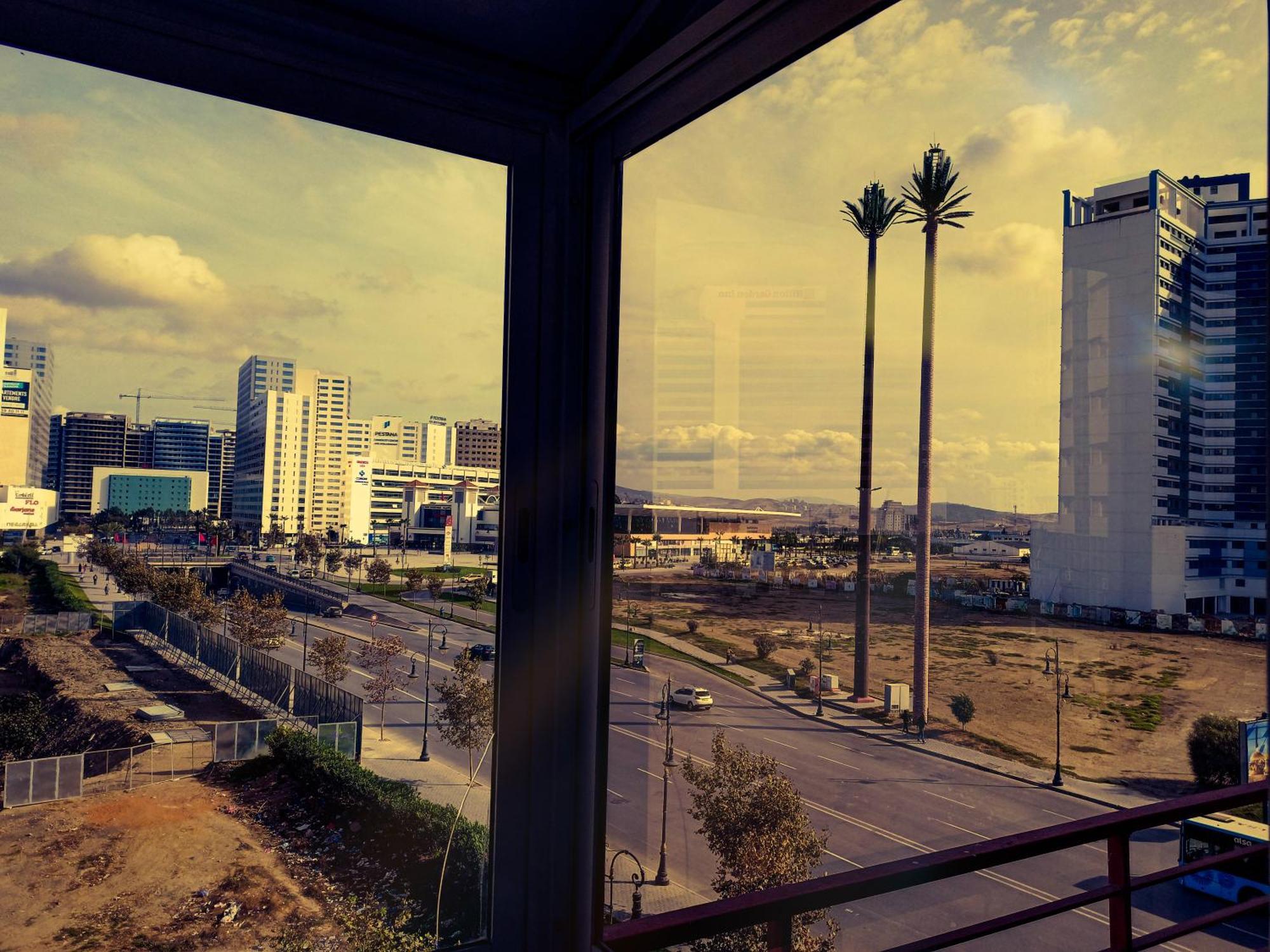 Amazing Appartement " Avec Climatisation " Au Centre Ville En Face Hilton & Gare Train De Tgv De Tanger 2N Танжер Экстерьер фото