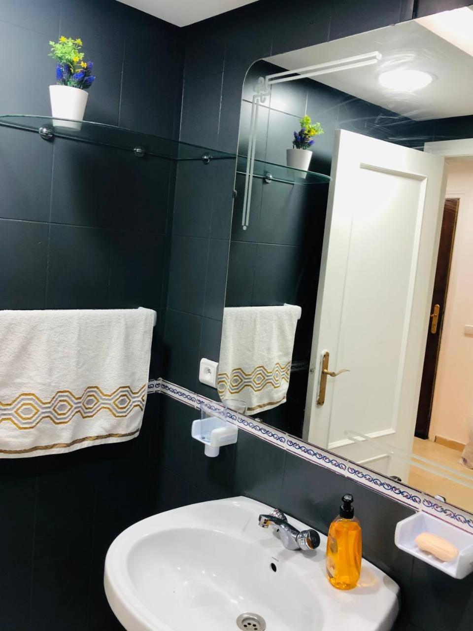 Amazing Appartement " Avec Climatisation " Au Centre Ville En Face Hilton & Gare Train De Tgv De Tanger 2N Танжер Экстерьер фото